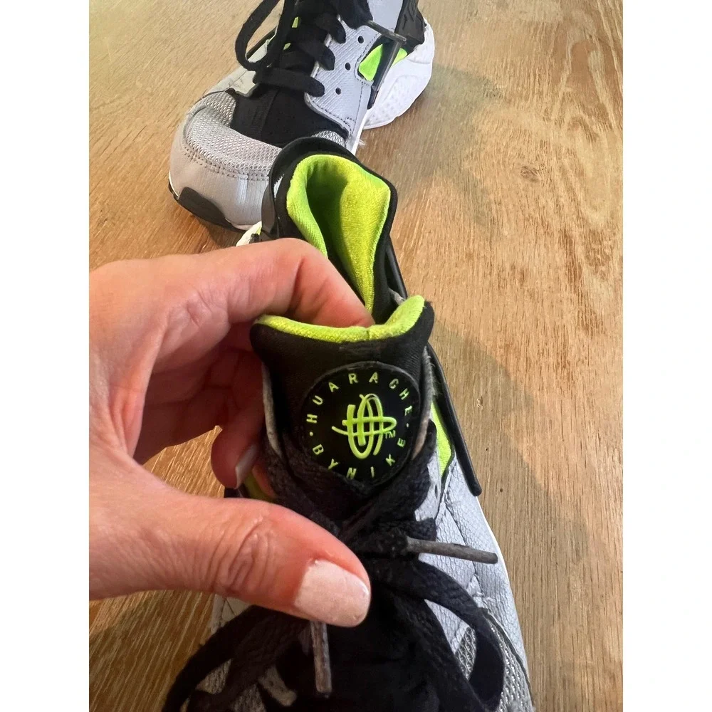 Nike Huarache Run SE Kids Sneakers Gray‎ Black Neon Green Shoes Size 5.5Y
